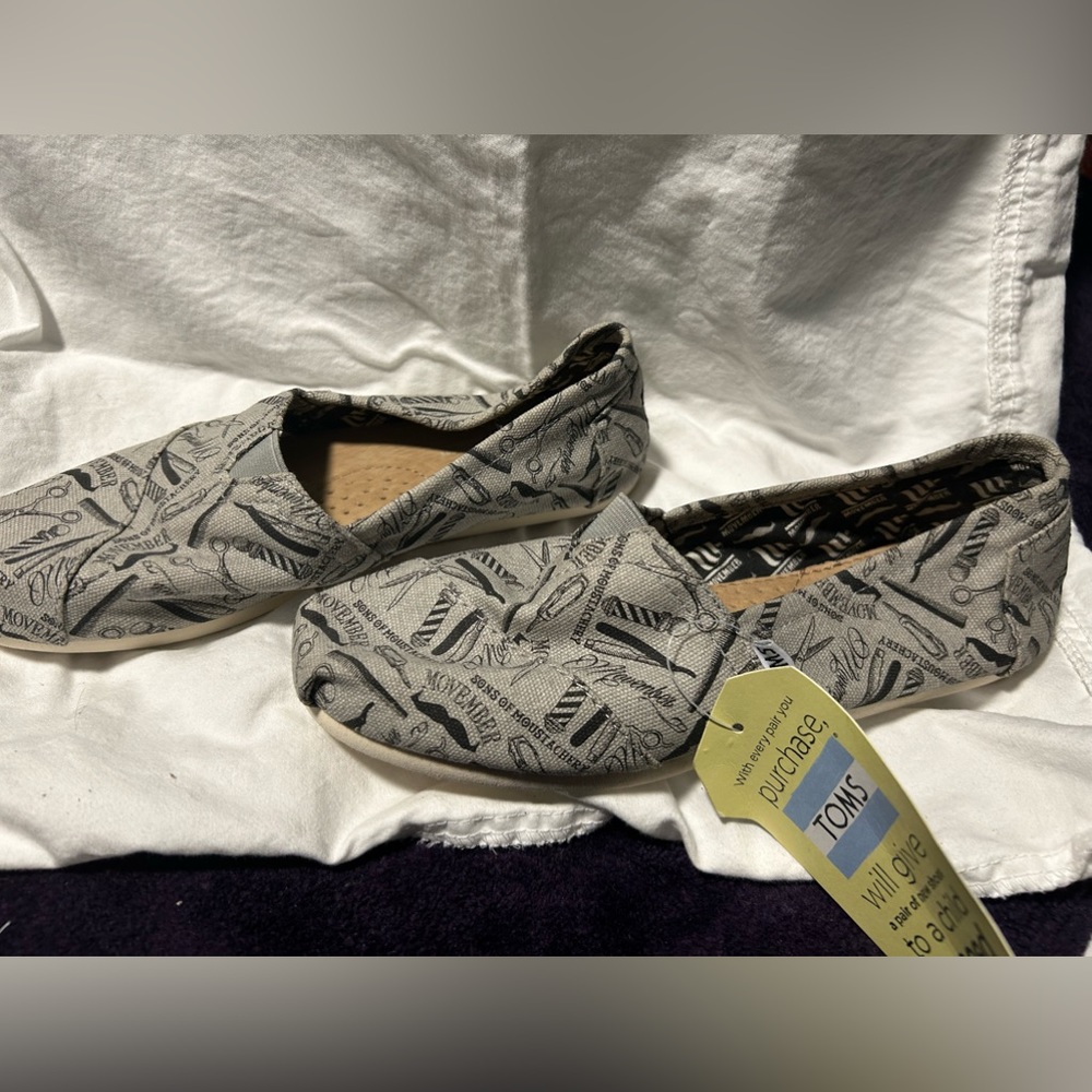 NWT Tom’s No Shave Movember slip ons